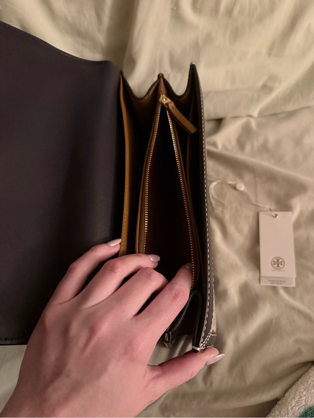 Tory Burch Navy T Monogram shoulder bag - Picture 5 of 8